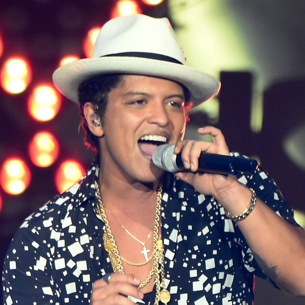 DOWNLOAD MP3: Bruno Mars - Runaway Baby