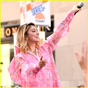 Julia Michaels Pink