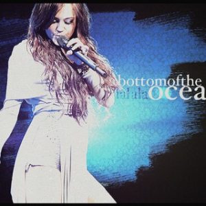 Miley Cyrus – Bottom Of The Ocean